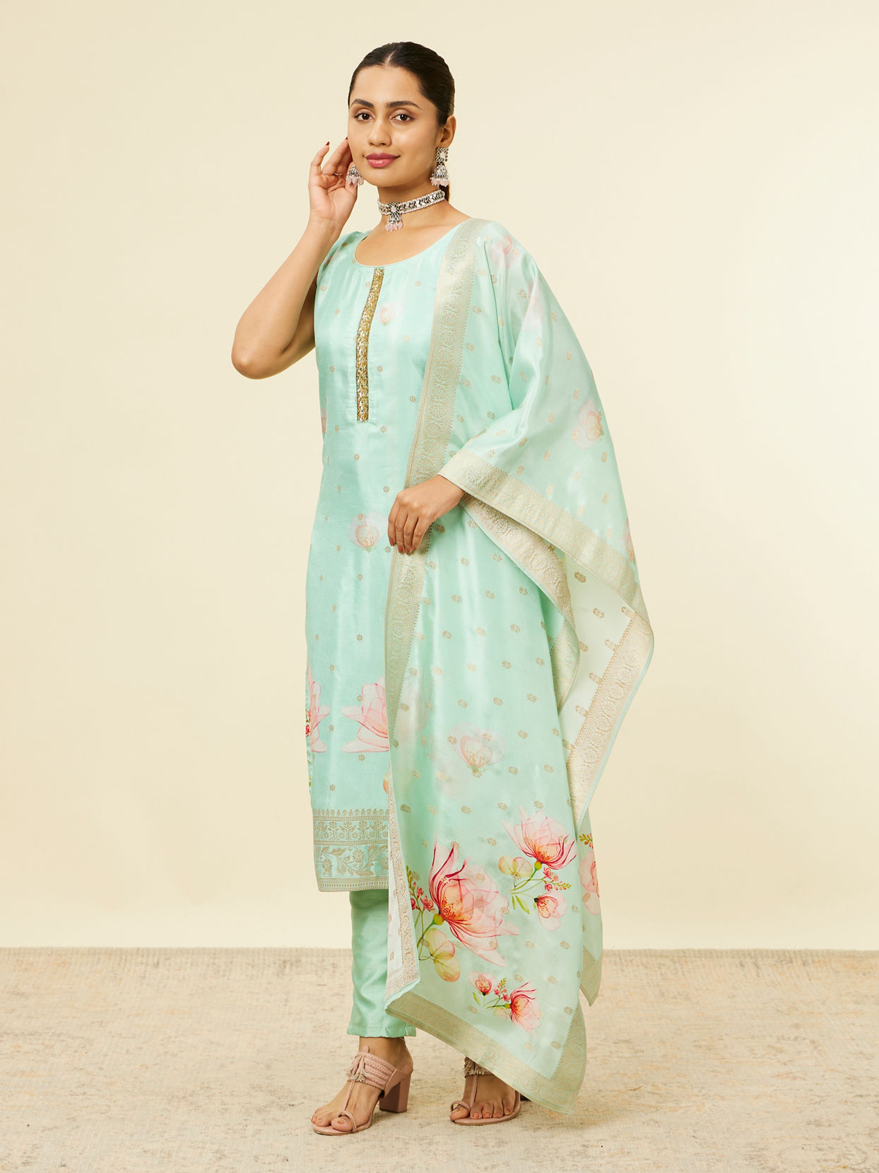 alt message - Mohey Women Sea Green Floral Printed Stitched Suit image number 3